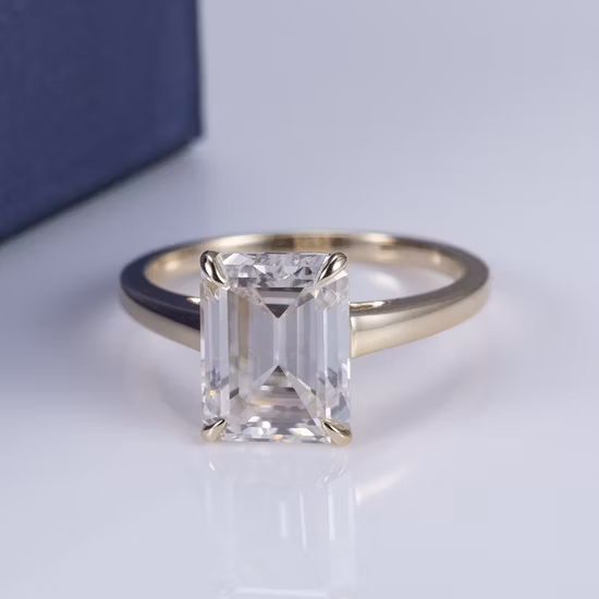 Messi Gems Ms-543 Damen-Verlobungsring aus 18 Karat Gelbgold, 7 x 9 mm, Smaragdschliff, Moissanit